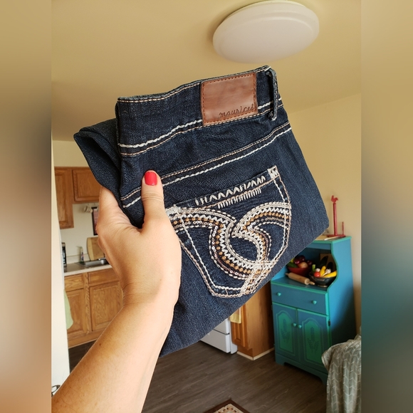 NWOT Maurices sequins & embroidery flare jeans - Picture 9 of 15